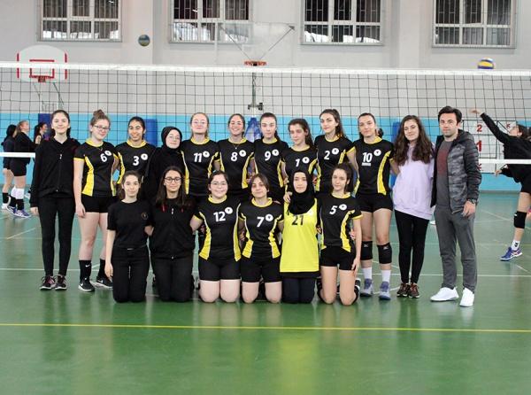 Maltepe Genç Kız Voleybol Turnuvasında Okul Voleybol Takımımızdan Seri Galibiyetler